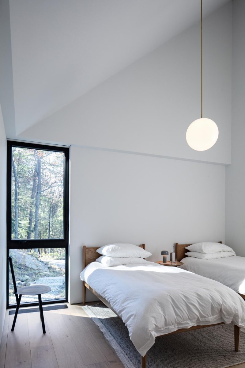 minimalistguest-bedroom-two-beds-010326-654-11-800x1200.jpg