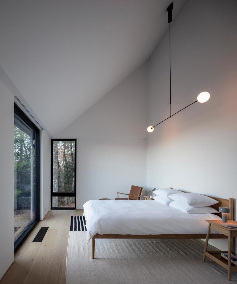 minimalist-master-bedroom-high-sloped-ceiling-010326-654-08-800x960.jpg