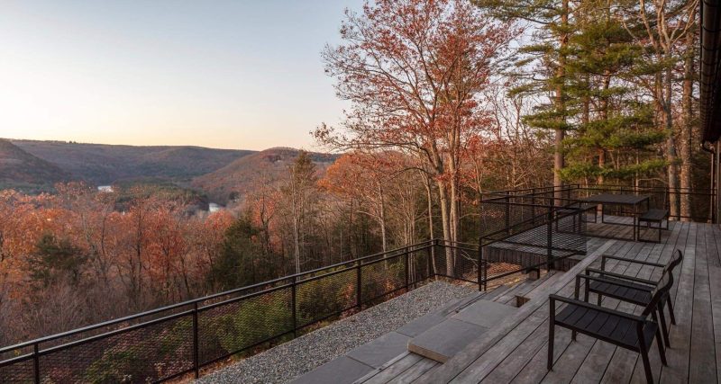modern-wood-deck-010326-654-07-800x427.jpg