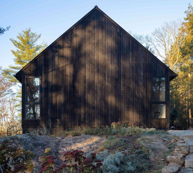house-dark-wood-exterior-modern-architecture-010326-654-03a-800x716.jpg